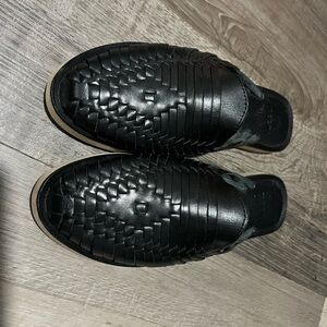 Black Leather Espíritu woman slip ons